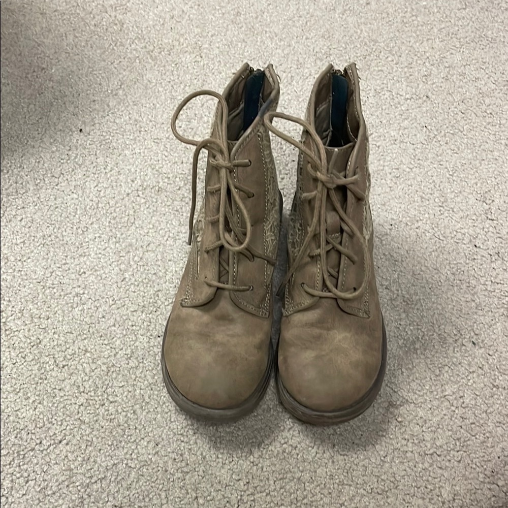 Steve Madden Women's Tan Lace-Up Boots size 3